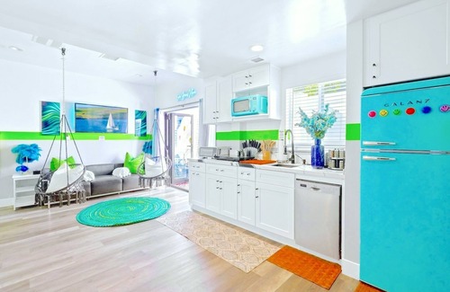 North Hollywood Casa | D. Hip NoHo Haven Near Universal & Hollywood: Hot Tub - Family - Parking - Games