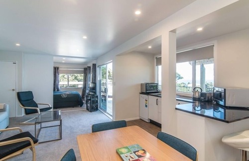 Raumati South Apartamento | D & J's Coastal Secret- Vistas masivas