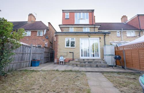 London Borough of Hounslow Casa | D'Luxe 5 beds En-suite Home in London