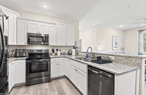 Myrtle Beach Apartamento | D · Modern 4BR Central Near Beach & Pier King Beds #D