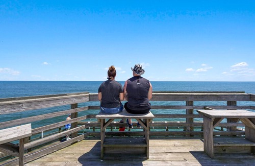 Myrtle Beach Apartamento | D · Modern 4BR Central Near Beach & Pier King Beds #D