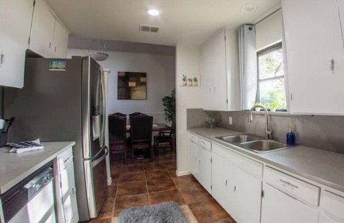 Ingram Hills Casa | D' Retreat! Spacious, Dog friendly, Pool, Sleeps14