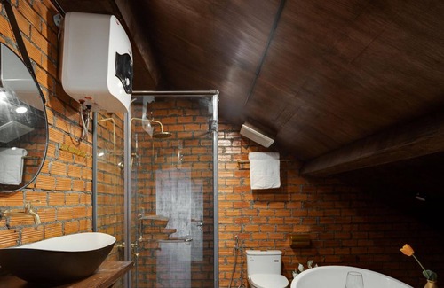Downtown Ho Chi Minh City Casa | D1 BEN THANH Market 4BR: Skylight Garden & Bathtub