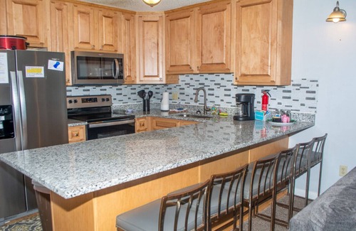 Ghent Condominio | D104 · Winterplace Ski in Ski out condo First floor! D104