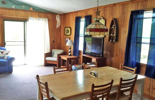 Sea Acres Casa | D110- The Wright Duck