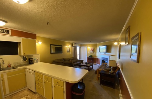 Ghent Condominio | D203 - Ski in !! And Ski Out !!