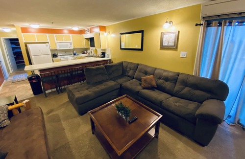 Ghent Condominio | D203 - Ski in !! And Ski Out !!
