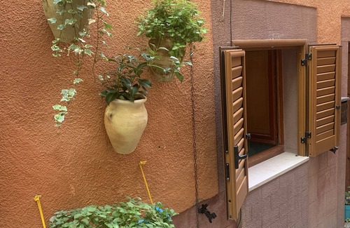 Bosa Historic Centre Casa | Da Ida Cozy little house in the historic center of Bosa with pets allowed