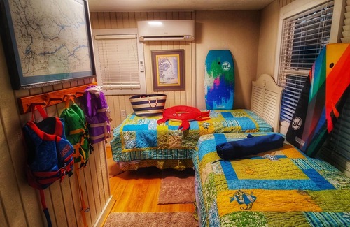 Columbia Cabaña | Da Rivah cottage along Bulls Bay