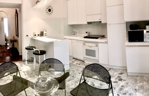 Verona City Centre Apartamento | Da Vinci Verona, elegante apartamento en Borgo Trento, 120 m², plaza de aparcamiento