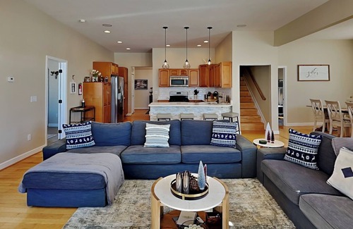 Waterfront Greens Casa | Dacha Verde | Luxe, Game Room, Hot Tub
