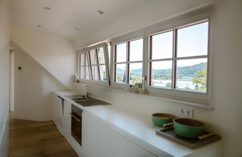Poertschach am Woerthersee Apartamento | Dachgeschoss Apartment am Wörthersee mit Terrasse & Seezugang