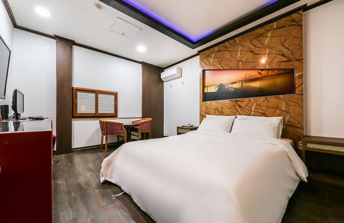 Bongmyeong-dong Hotel | Daejeon BNB