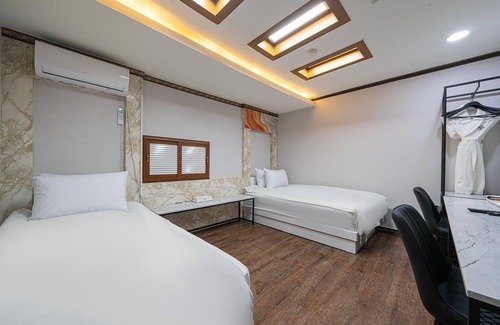 Bongmyeong-dong Hotel | Daejeon BNB