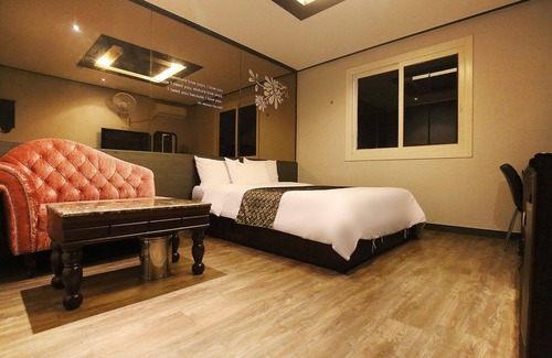 Dong-gu Hotel | Daejeon Yongjeon J