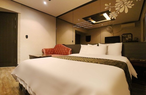 Dong-gu Hotel | Daejeon Yongjeon J