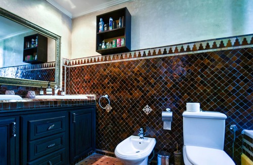 Swiss City Villa | Dafa Splendide-Riad-De Lujo-Baño para personas con movilidad reducida-Vista a...