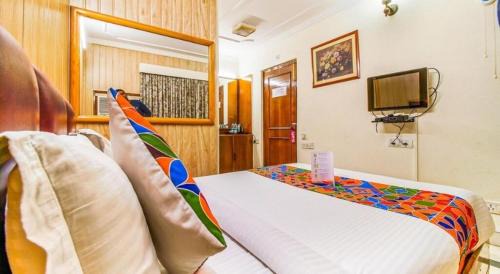 Connaught Place Hotel | DAFFODILS INN Connaught place inner circle