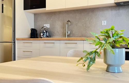 Dafni Apartamento | Dafne spacious renovated apartment 170m from Metro