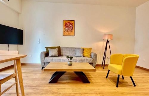 Dafni Apartamento | Dafne spacious renovated apartment 170m from Metro