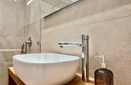 Dafni Apartamento | Dafne spacious renovated apartment 170m from Metro