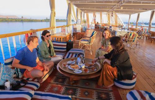 Aswan Alquiler De Eote | Dahbyia Nile Cruise Golavita