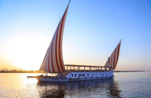 Aswan Alquiler De Eote | Dahbyia Nile Cruise Golavita