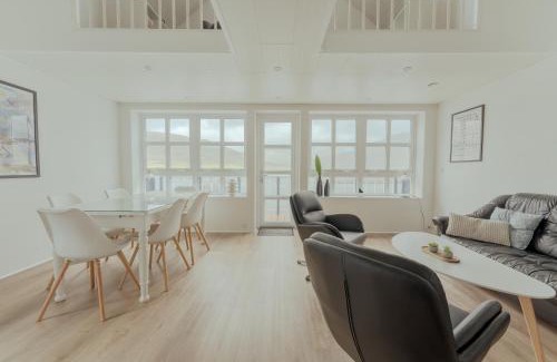 Streymoy Casa | Dahlastova/Stunning Boathouse/Bay View/3BR