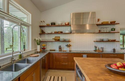 Berrien Springs Casa | Dahlia By Dwell Vacations