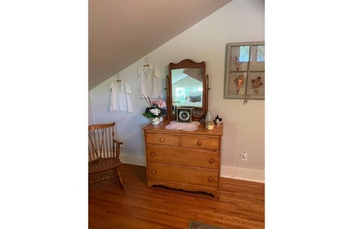 Woodbury County Casa | Daily Breakfast; 1/2 BRs, Adjoining Den and Pvt Bath; 2nd floor of historic home