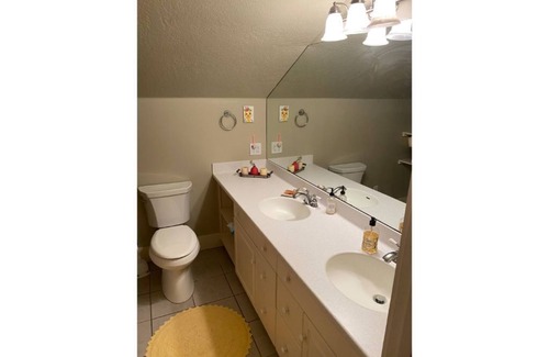 Woodbury County Casa | Daily Breakfast; 1/2 BRs, Adjoining Den and Pvt Bath; 2nd floor of historic home