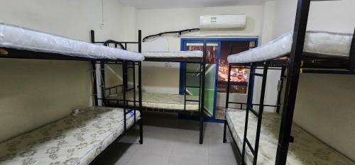 Al Muraqqabat Apartamento | Daily Men Bed Space