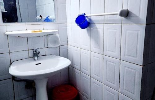 Al Muraqqabat Apartamento | Daily Men Bed Space