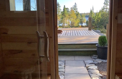 Saint Esprit Cabaña | Lujoso Lakeside Cottage Bear (muebles de diseño de registro / frente al lago / wifi / belltv)