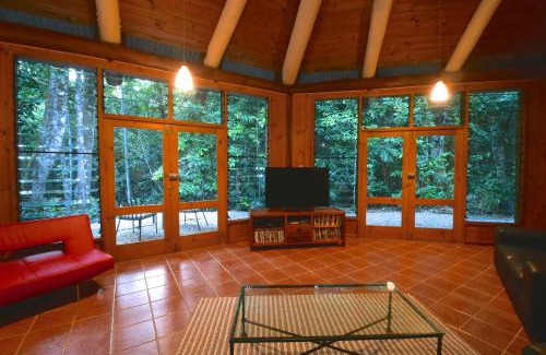 Diwan Casa | Daintree Cascades