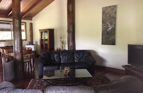 Forest Creek Cama Y Desayuno | Daintree Manor Bed & Breakfast