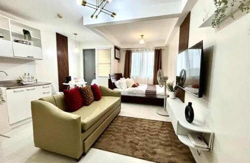 Balibago Apartamento | Dainty Den LF508 - Comfy & Chic Home beside Enchanted Kingdom