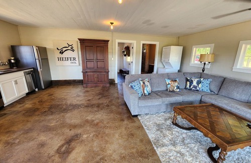 Nacogdoches Casa | Dairy Barn Charm - Close to SFA and Nacogdoches with Country Quiet