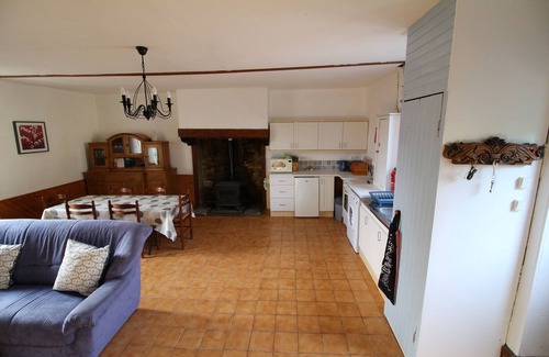 Mohon Casa | Casa rural pintoresca en una aldea tranquila con piscina exterior climatizada compartida.