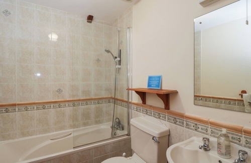 Chipping Sodbury Cabaña | DAISY COTTAGE, pet friendly, with a garden in Chipping Sodbury