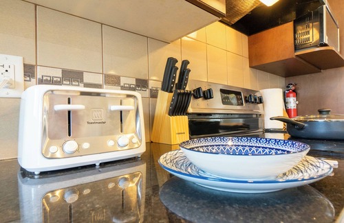 Southwest Edmonton Casa | Daisy - Modern 3BR Home | Glenridding Area | BBQ