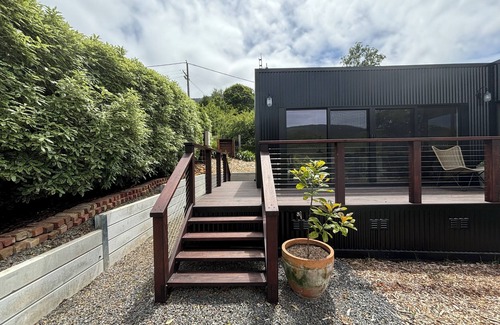 Warburton Casa | Dalla Vite, 'by the vine'