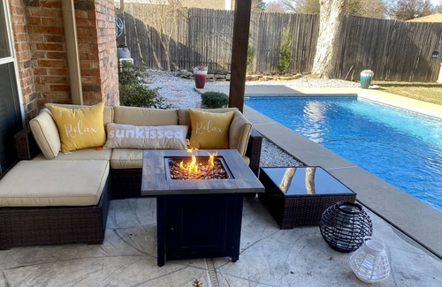 Bedford Casa | Dallas Fort Worth Central Home w/ Pool, Hot Tub, games!