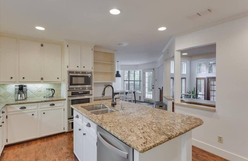 Park Central Casa | Dallas Gem 5 Bedrooms Home with Pool, Game Room
