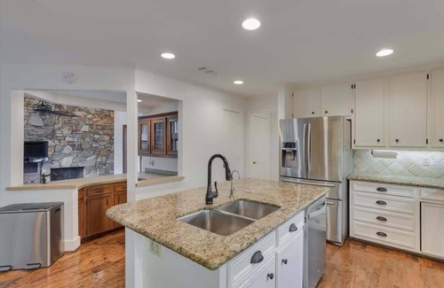 Park Central Casa | Dallas Gem 5 Bedrooms Home with Pool, Game Room