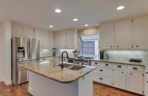Park Central Casa | Dallas Gem 5 Bedrooms Home with Pool, Game Room
