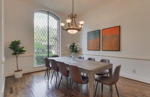 Park Central Casa | Dallas Gem 5 Bedrooms Home with Pool Game Room