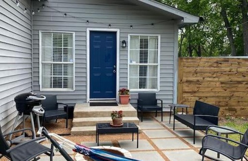Oak Cliff Casa | Dallas Haven Art's Retreat