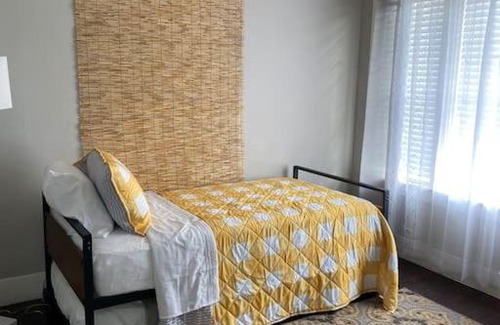 Oak Cliff Casa | Dallas Haven Art's Retreat