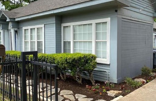 Oak Cliff Casa | Dallas Haven Art's Retreat